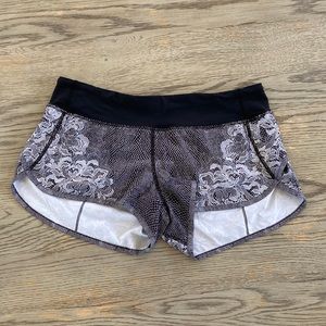 Size 8 Lululemon Speed Up Short